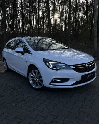 Opel Astra cena 29300 przebieg: 207000, rok produkcji 2018 z Warszawa małe 191